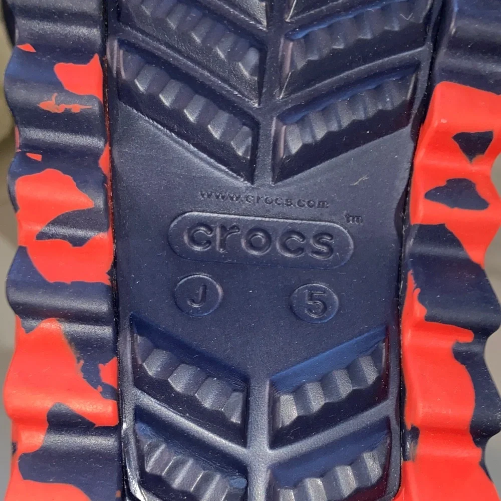CROCS Classic Neo Puff Boots Kids Navy and Red Snow Boots two sizes available